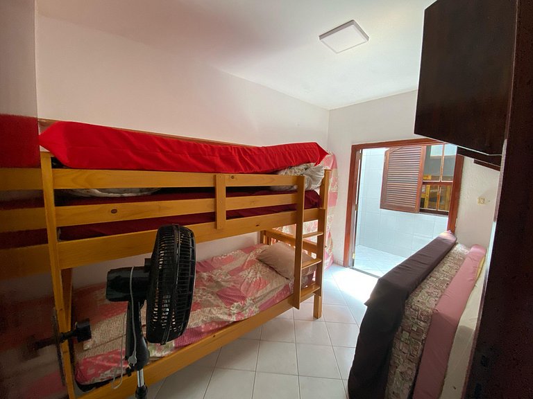 Casa Com piscina e Três Quartos Martim de Sá