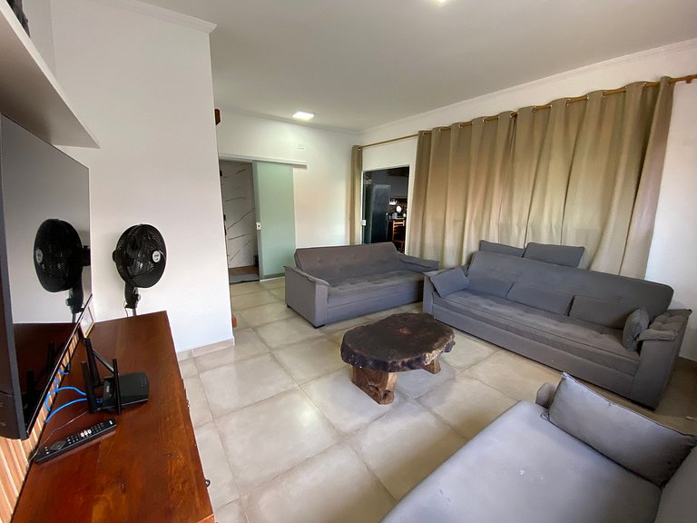 Casa Com Piscina na beira da Praia Perequê Açu